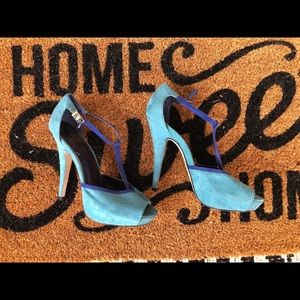 Vintage style blue suede heels